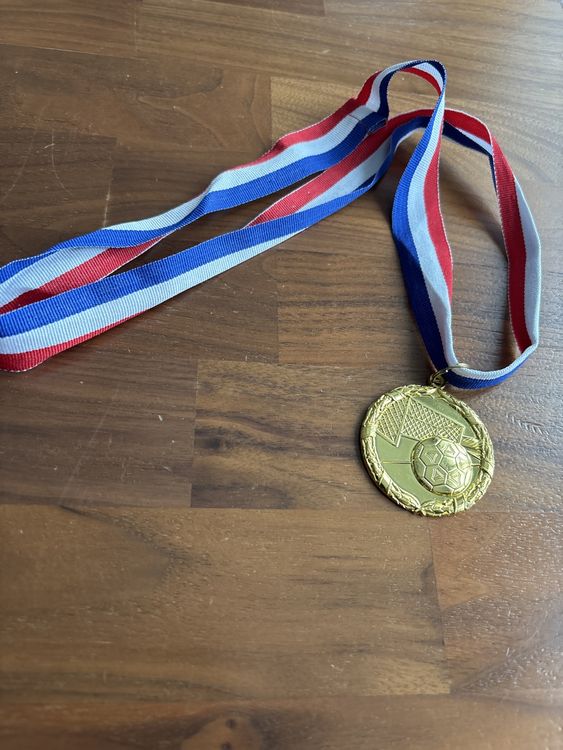 Goldmedaille Fussball 🏆🏅🎖️🎉 Fussballmedaille (Gebraucht) in Zürich für