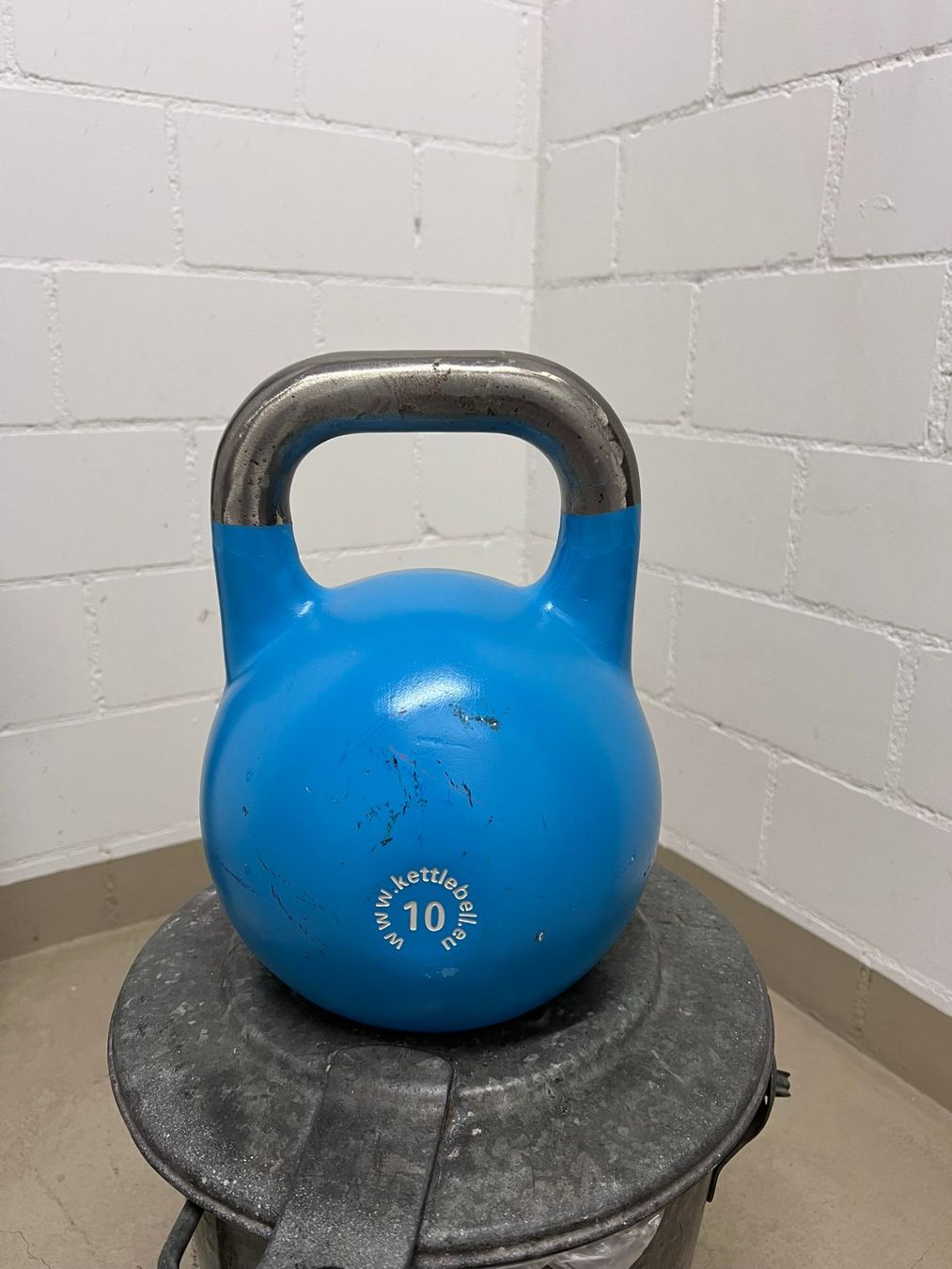 Manubri & Pesi: 10kg Kettlebell, Top Qualität – Usato da Bülach venduto da balti02