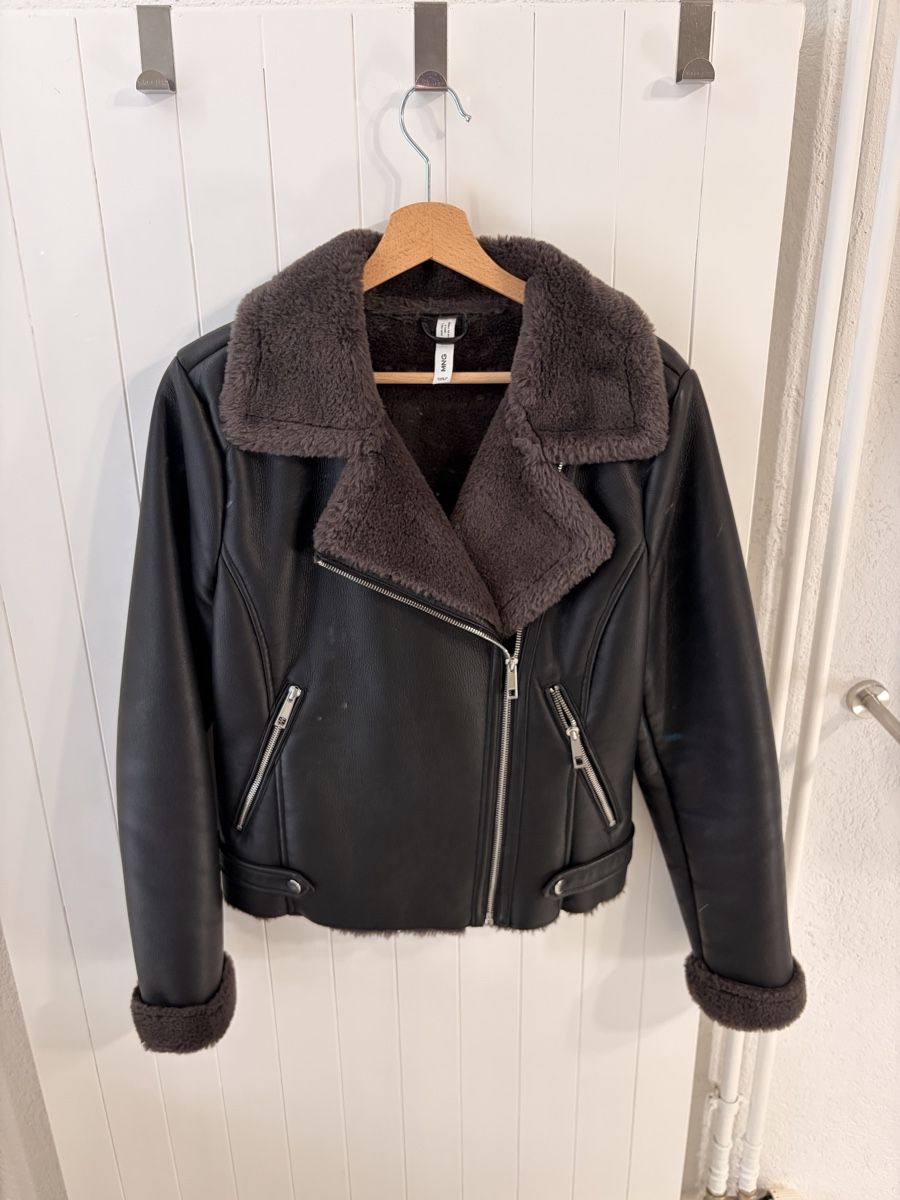 Mango Jacken: Veste simili cuir doublée fourrure – Neu (gemäss Beschreibung) aus Nyon von micasazoo