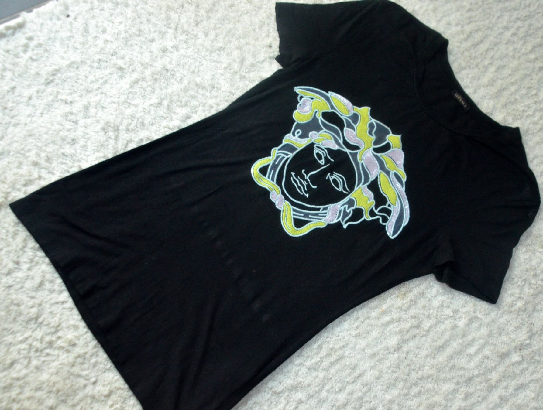 Versace T-shirt: Versace T-Shirt  M – Usato da Collonges venduto da Auganien 2