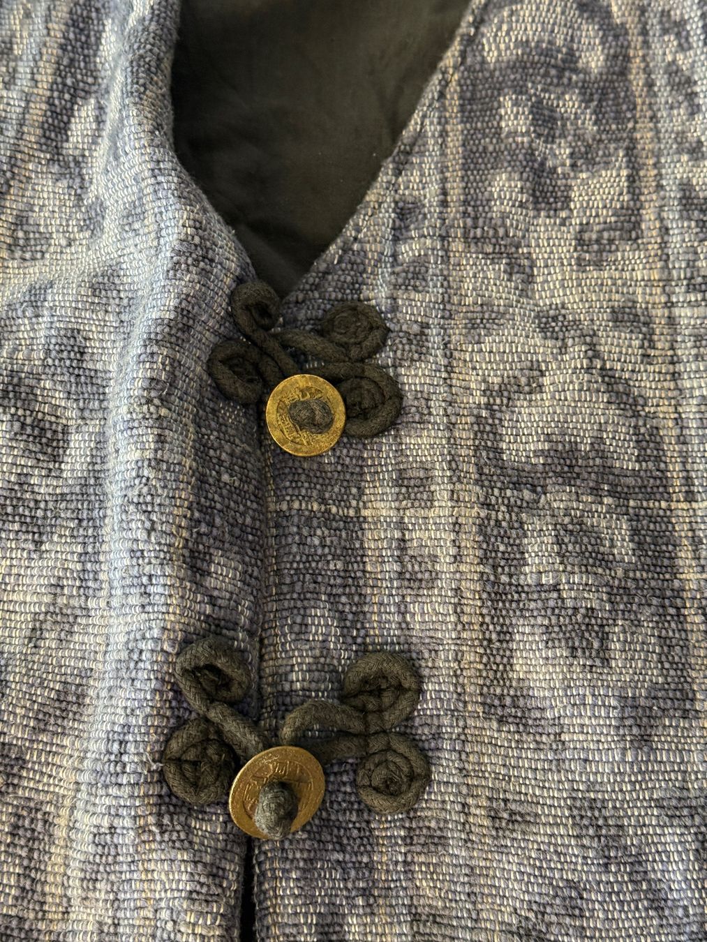 Gilet & Giacche: Weste blau mit Muster, hinten schwarz – Usato da Thun venduto da lie.sa 2