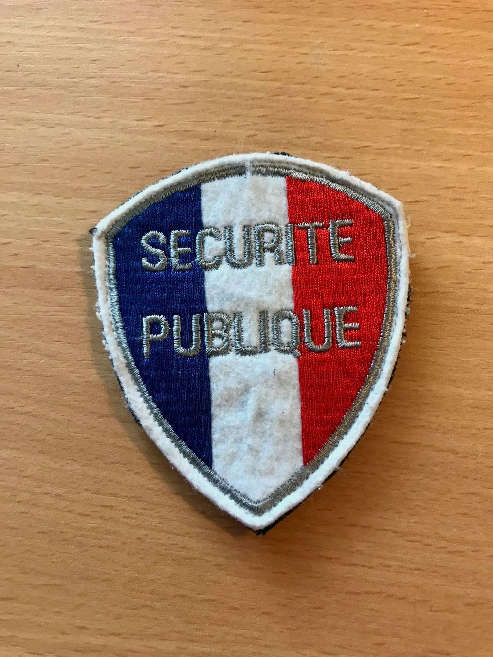 Placchette & Badge: BADGE SECURITE PUBLIQUE FRANCE – Usato da Losone venduto da courrier 3