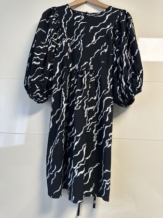 Schönes VERO MODA Kleid, Grösse S, perfekt für Herbst!