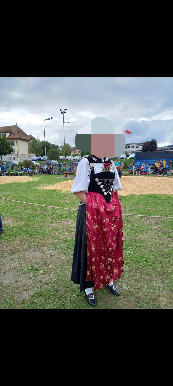 Vestiti: Bernersonntagstracht – Usato da Moutier venduto da Nana038