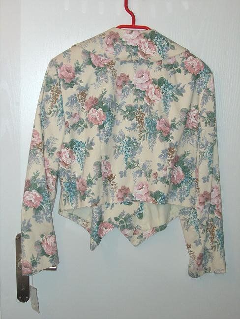 Giacche: Neu: Spenzer-Jacke écru mit Blumenmuster Gr.40/42 – Nuovo (secondo la descrizione) da Uznach venduto da Laeuffer 2