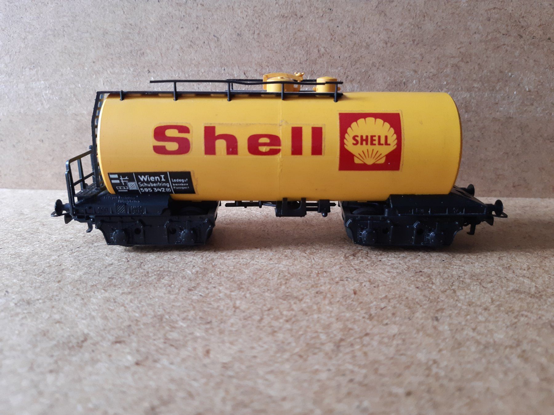 Kleinbahn Modellini di ferrovie: Kleinbahn 355 H0 GS Shell Austria Kesselwagen – Usato da Greifensee venduto da Lotofbits