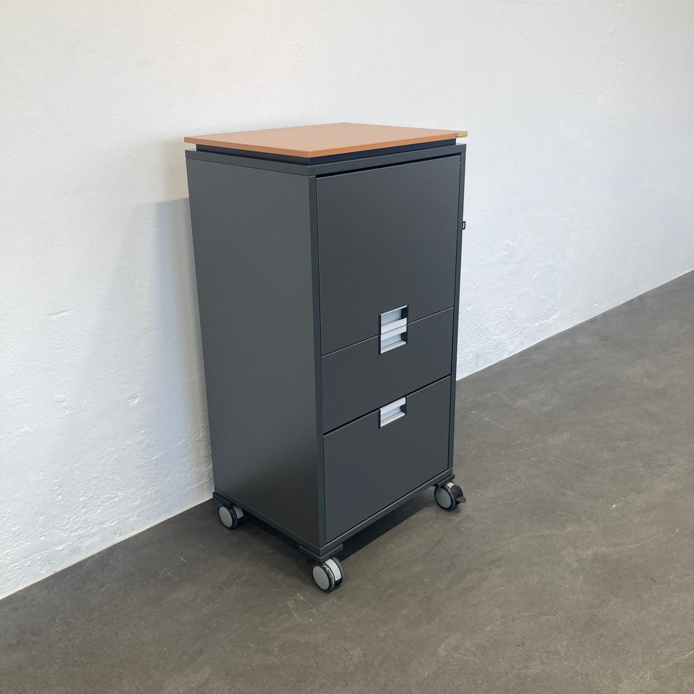 Banconi: Steelcase Moby Roll-Caddy - Anthrazit-Buche - mit – Usato da Schönenwerd venduto da mcofficeshop 2