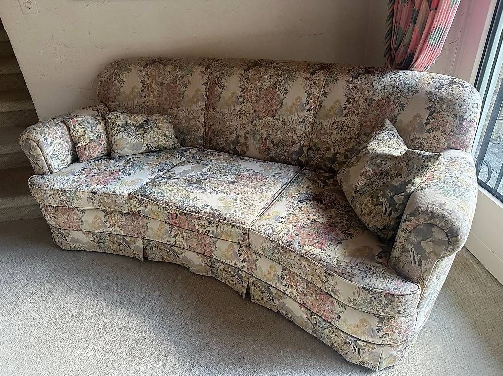 Sofas: Klassisches Sofa – Gebraucht aus Russikon von cessna04