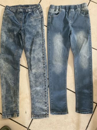 2 Mädchen Jeans Gr. 134/140 bequem, für den Frühling!