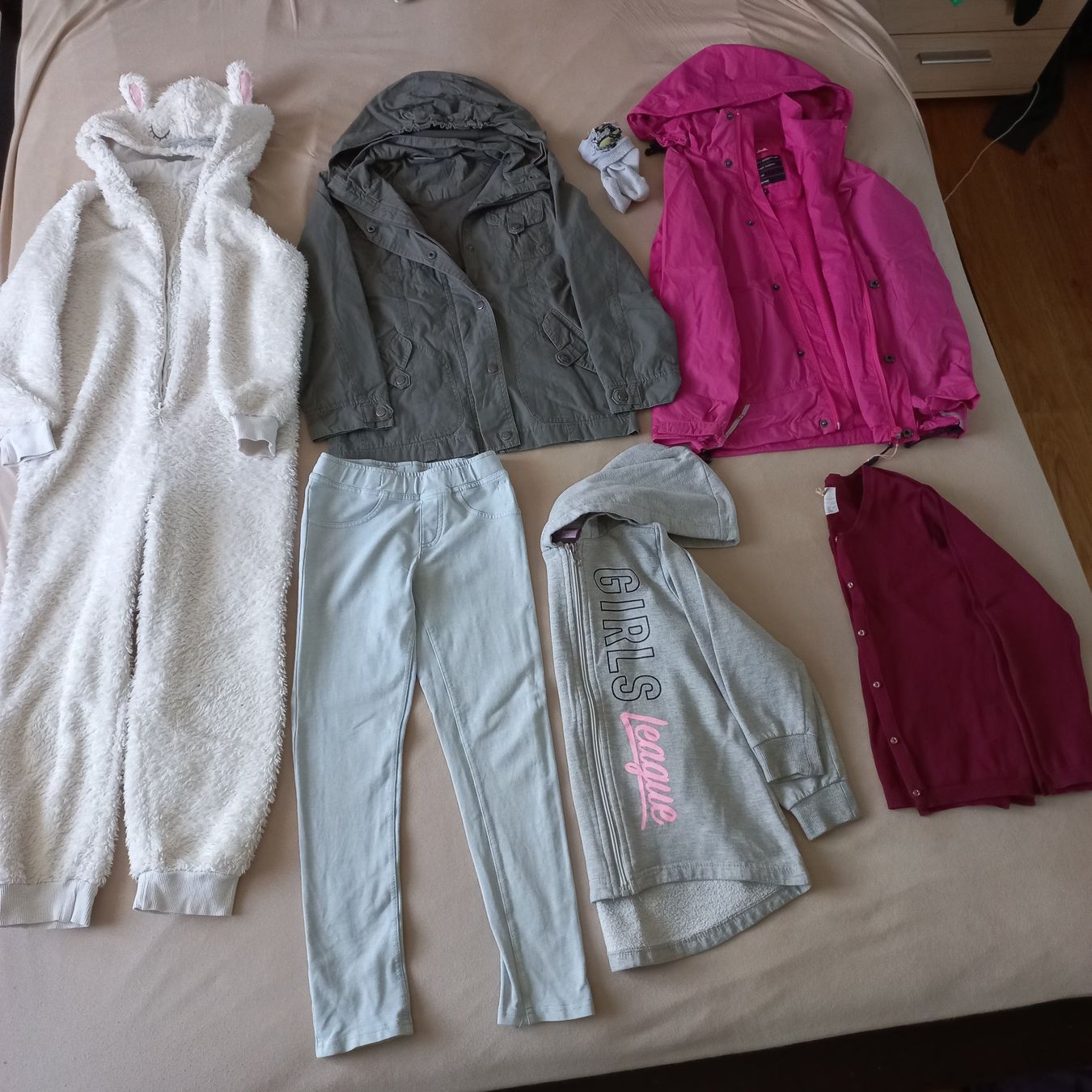 Kleiderpakete & -sets: Über 30 Teile Kleiderpaket gr.128 – Gebraucht aus Bachenbülach von enigmatic