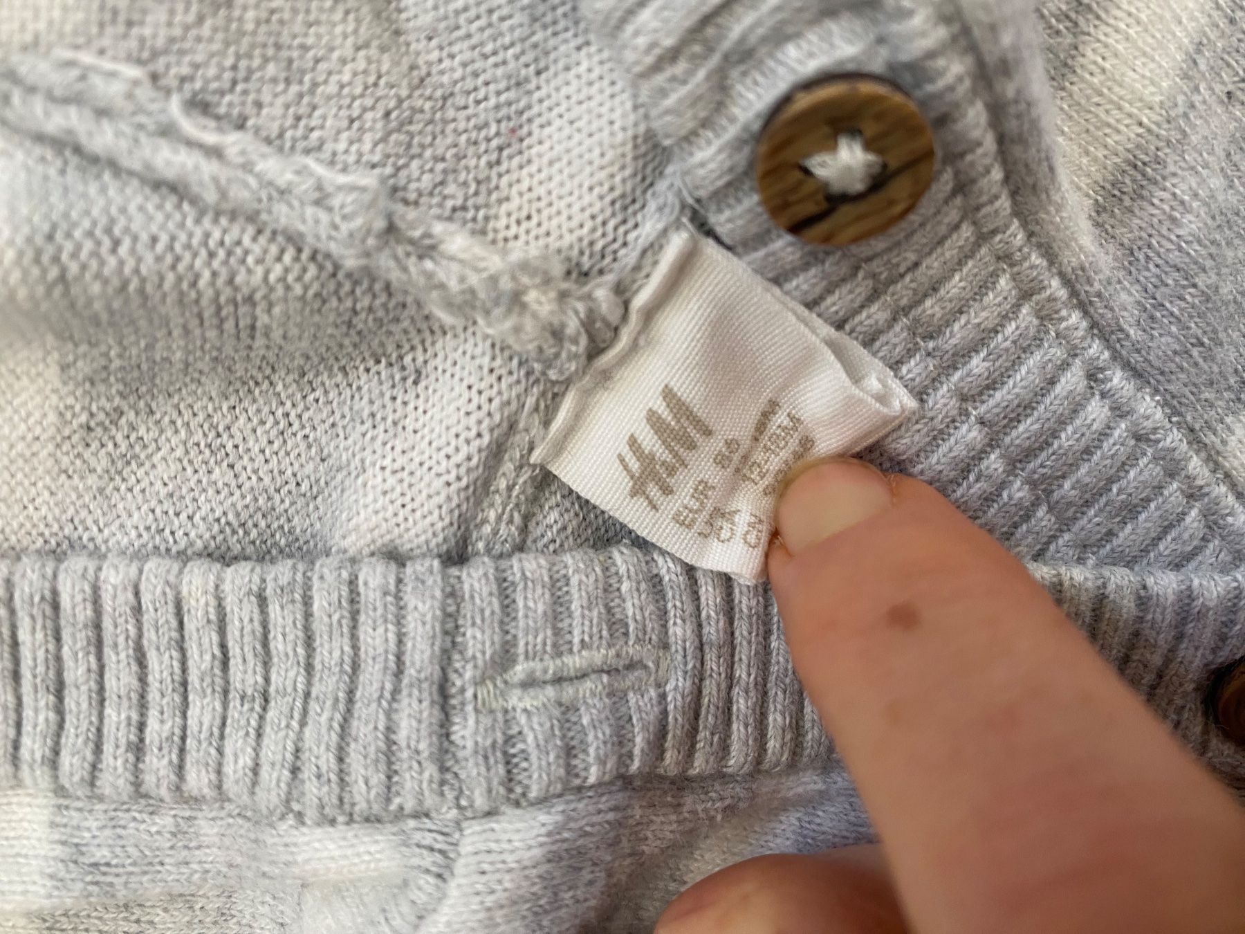 H&M Maglioni & Felpe: H&M Stoffjäcklein 86 – Usato da Trachslau venduto da RetoM1982 1