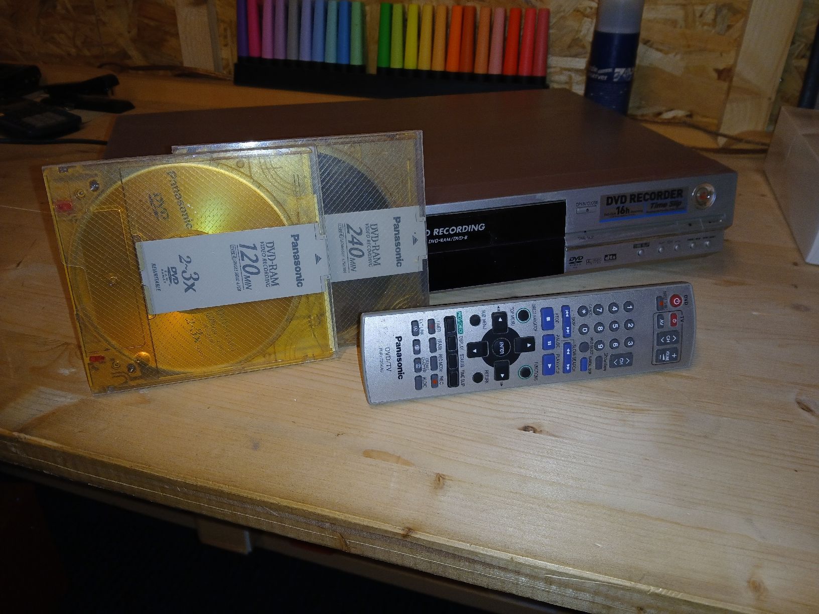 Panasonic Registratori: Enregistreur DVD Panasonic DMR-E55 avec télécommande – Usato da La Chaux-de-Fonds venduto da miami-vice1985 1