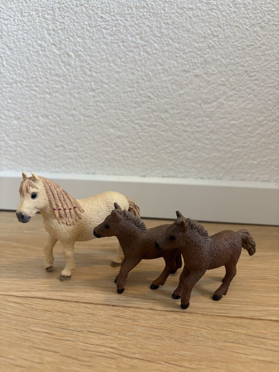 Schleich Giocattoli: Schleich Pony mit Fohlen – Usato da Thun venduto da sop_thg9