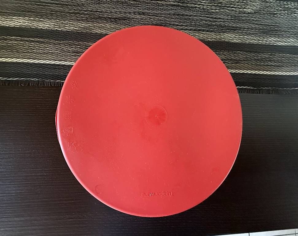 Moules à gâteaux: TUPPERWARE - SILIKON - TORTENFORM - D: 25 cm / H: 5 cm – D'occasion à Nottwil par Romy80 1