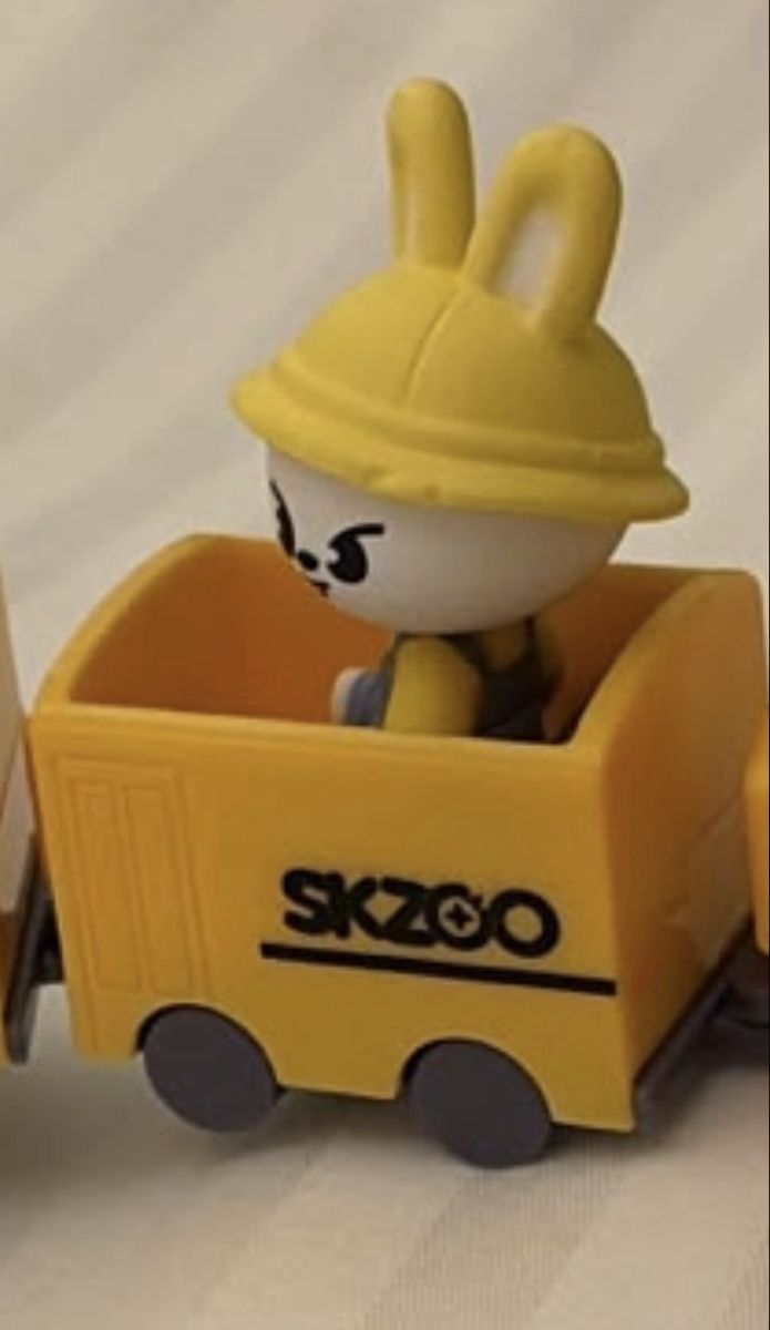 Giocattoli: Set figurine SKZOO coniglio giallo – Nuovo e nell'imballaggio originale da Castel San Pietro venduto da NaBi-7