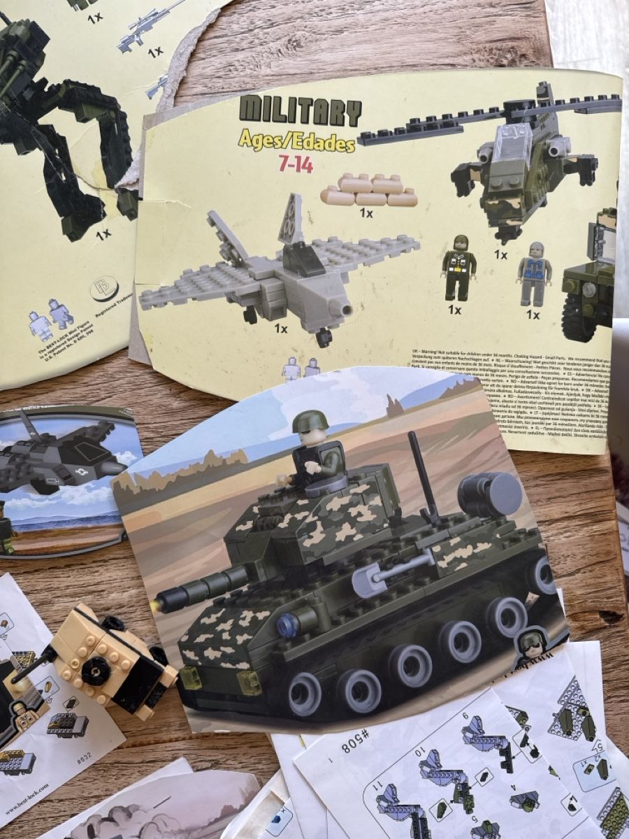 Spielzeuge: Militär Baukasten Konvolut - Tank, Heli, Figuren – Gebraucht aus Oberdorf NW von Voci