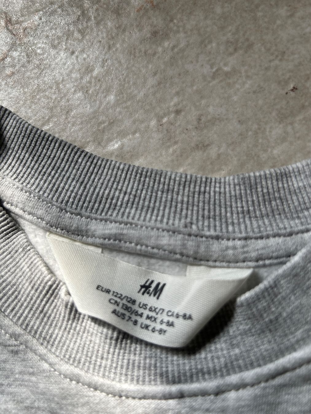 H&M Pulls et sweat-shirts: Pullover, 2 Stück, Grösse 122/128 – D'occasion à Reichenburg par nanuk015 2