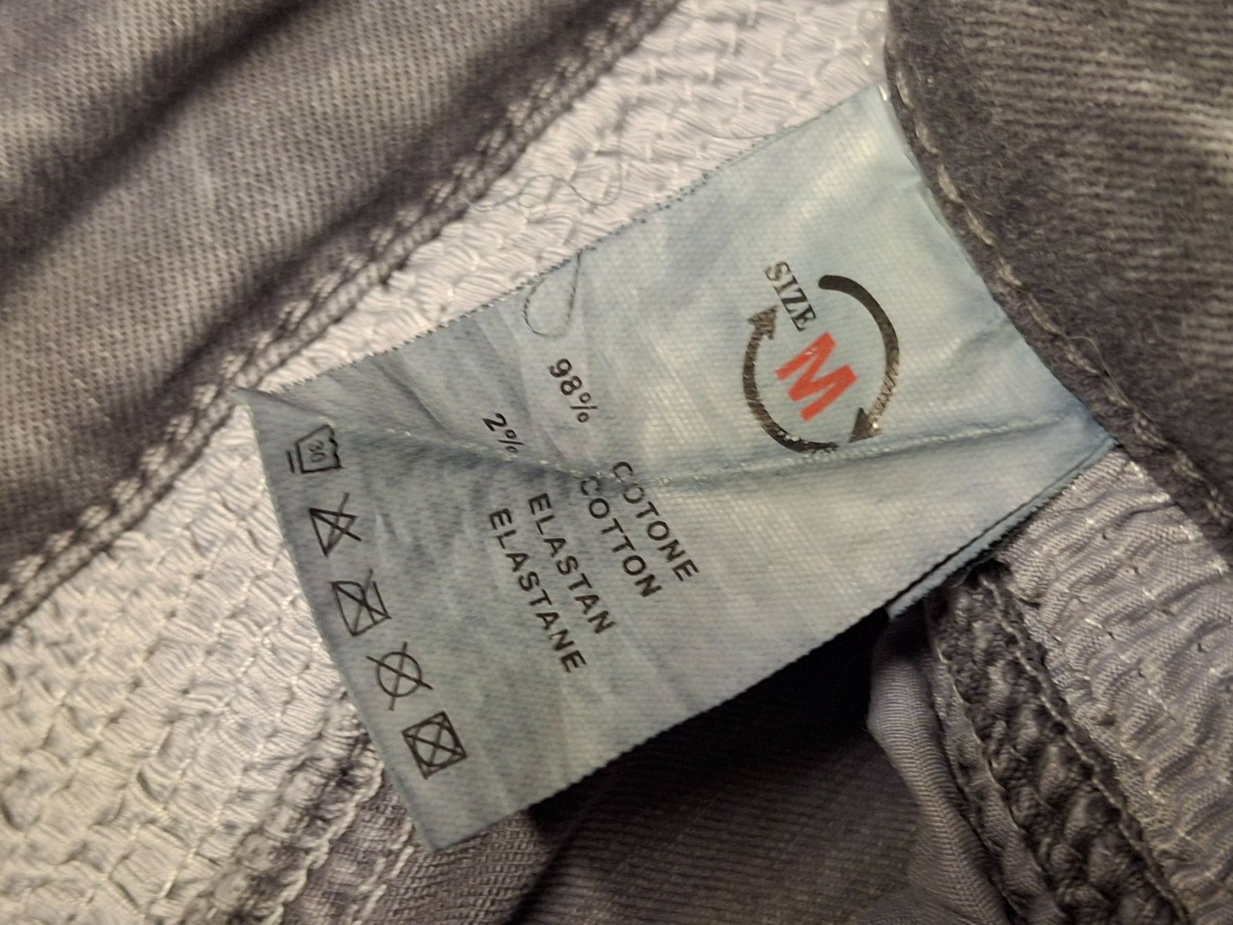 Jeans: Pantalon jeans gris taille M 98% coton – Usato da Villiers venduto da san_jn5w 5
