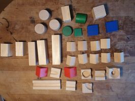 Div Holzspielklötze mehrfarbig mit Holzschachtel