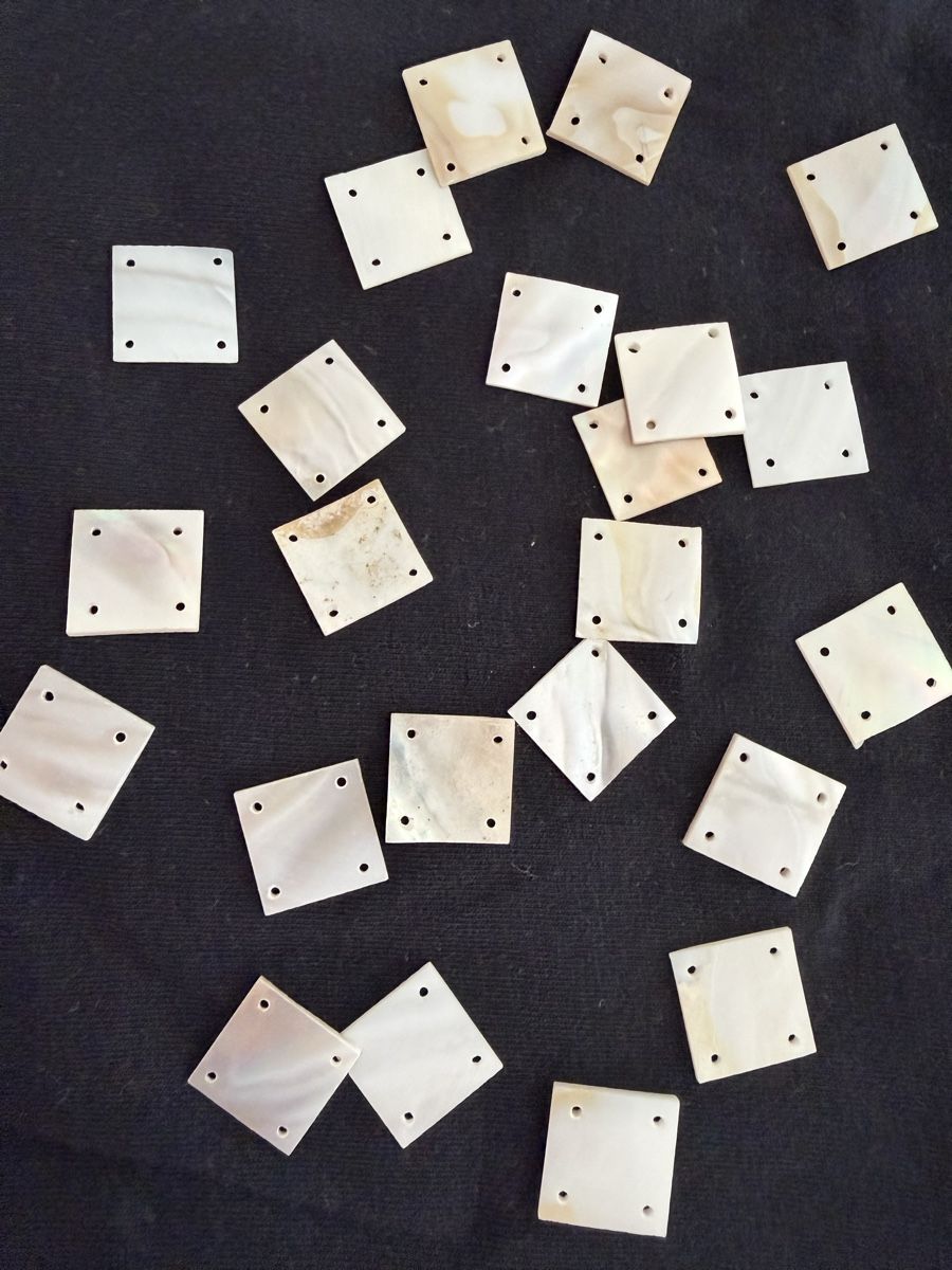 Perlen (unechte): Perlmutt Plättchen quadratisch mit Lochung  – Neu (gemäss Beschreibung) aus Winterthur von tat_ky5h