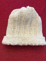 Handgestrickte warme Mütze aus schneeweisser Wolle NEU