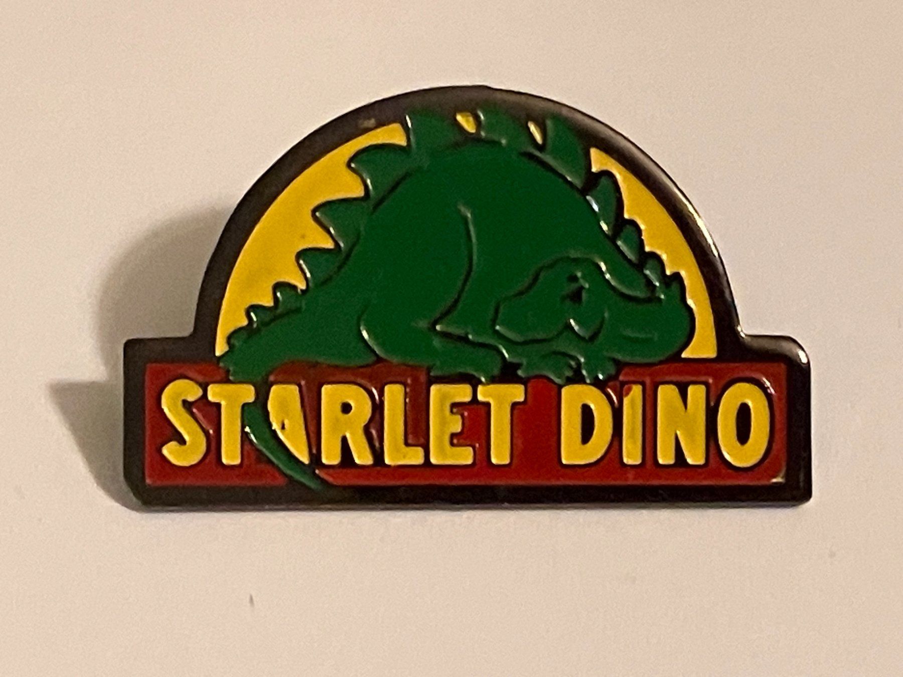 Plaketten & Abzeichen: 1 Pin Starlet Dino – Gebraucht aus Basel von djwwpp