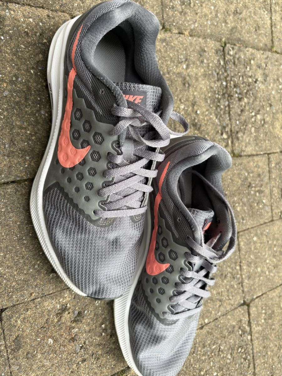 Scarpe da donna: Nike Sneaker Grösse 39 – Usato da Safnern venduto da villi007 1