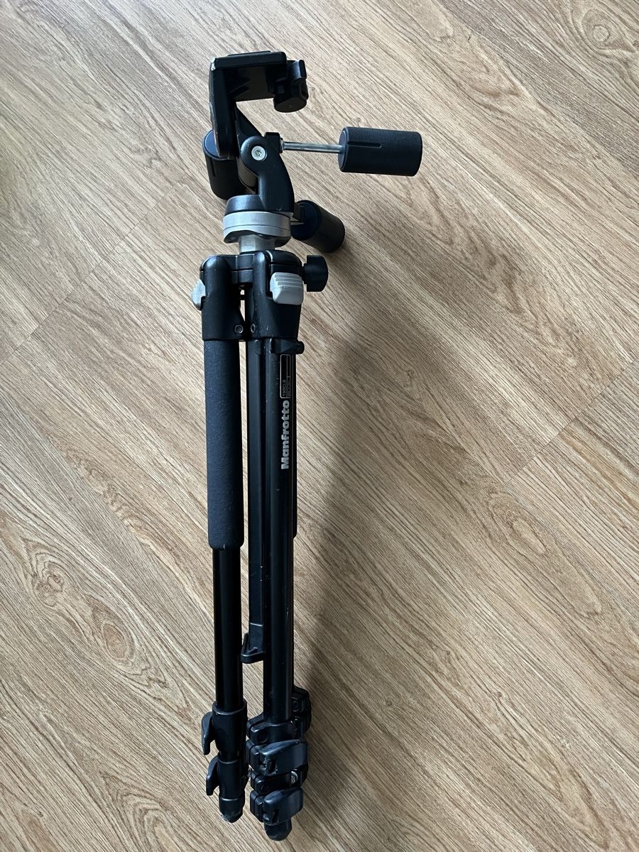 Manfrotto Treppiedi & Teste: Manfrotto Stativ 190 CLB – Usato da Winterthur venduto da Hello088x