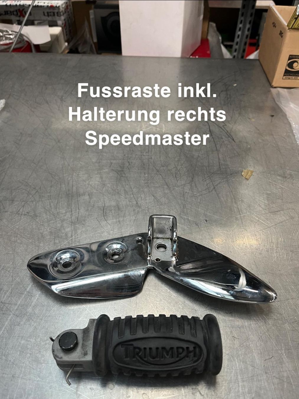 Triumph Tutti i ricambio per moto: Fussrasten inkl. Halterung Triumph Speedmaster – Usato da Alpnach Dorf venduto da Biker-Lady