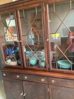 Vitrine sur buffet et buffet. 3 articles ancien