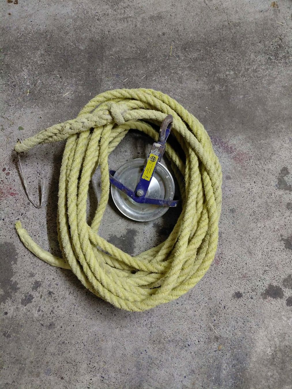 Paranco multiuso: Seil 25 Meter mit Umlenkrolle – Usato da Geuensee venduto da Hugentobler12345