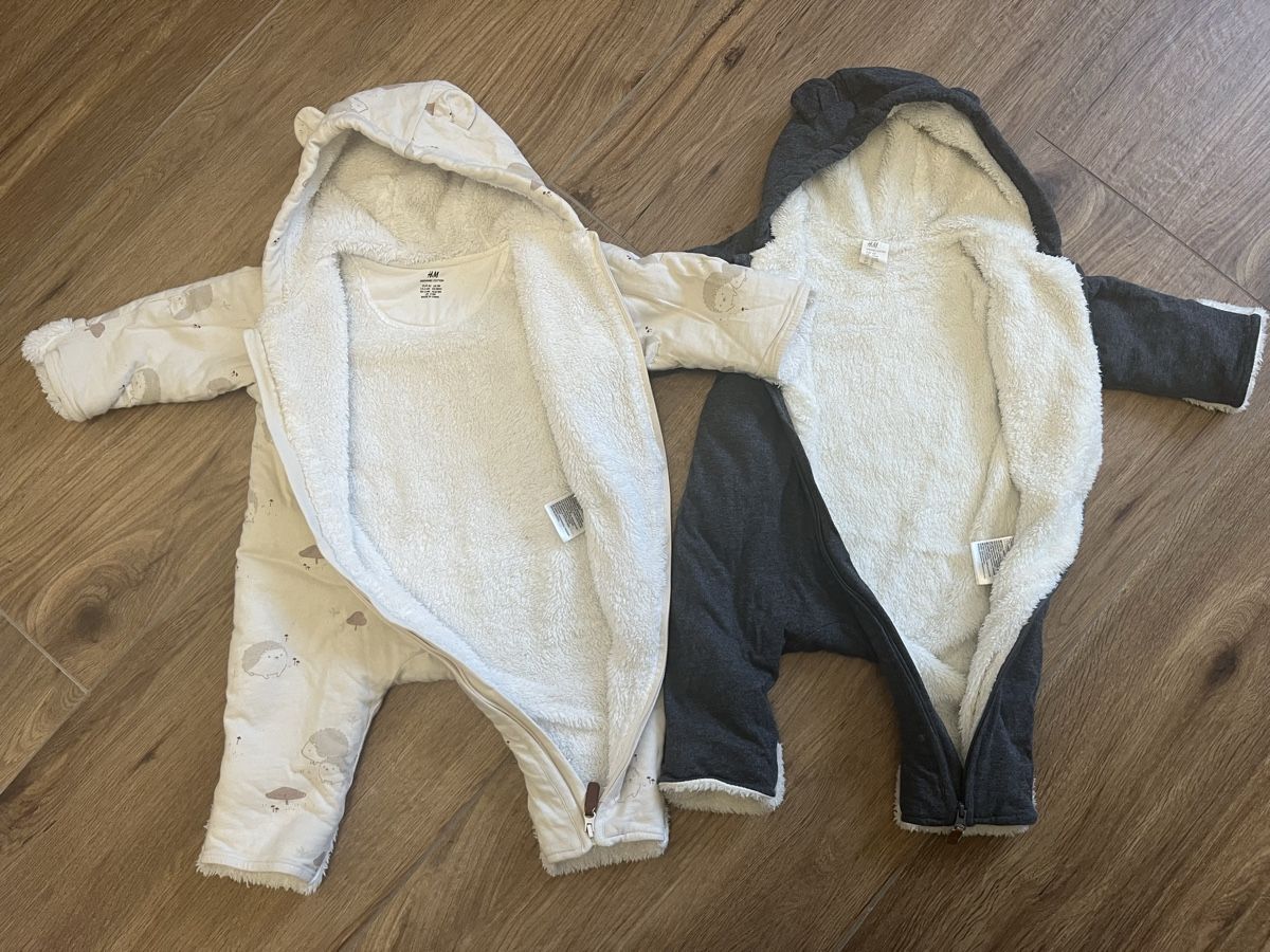 H&M Pagliaccetti: Zwei Frühlingsoveralls Gr. 62 & Gr. 68 – Usato da Lyss venduto da JRLsold 1