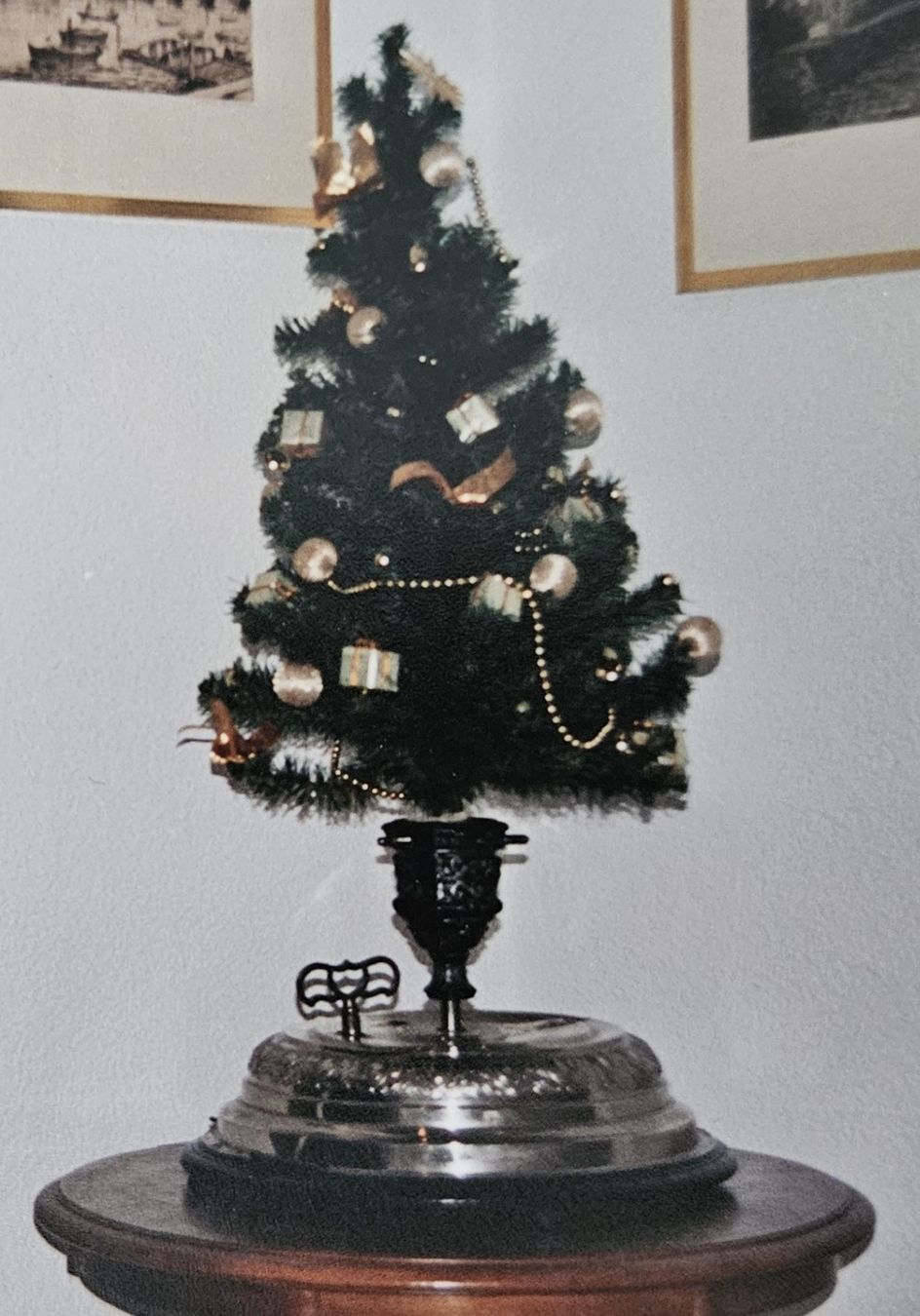 Christbaumständer: Antiker Christbaumständer – Gebraucht aus Zürich von HaPe09