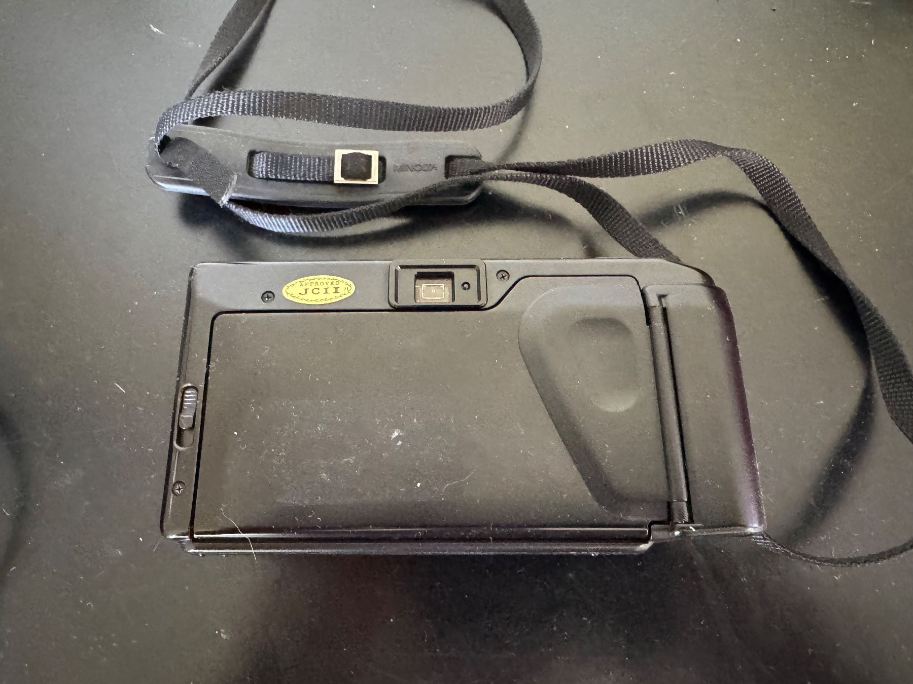 Minolta Fotocamera: Minolta AF-DL Analagogkamera mit Tragegurt – Usato da Zürich venduto da Skalandianer 1