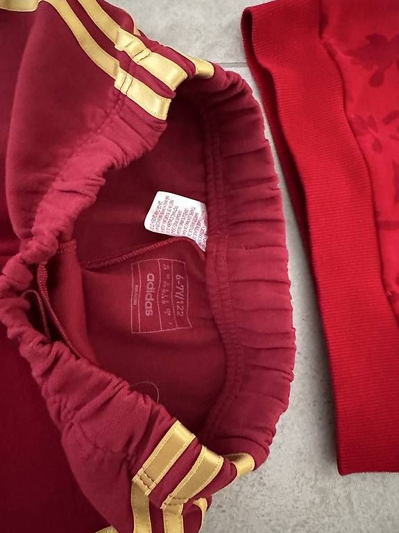 Lotti & Set di vestiti: Adidas Kindertrainer von Disney – Usato da Frauenfeld venduto da OliviaMartina 1
