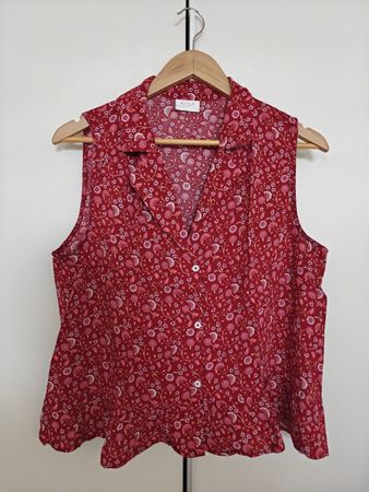 Bluse mit Blumenmuster - Rot - Gr. 40