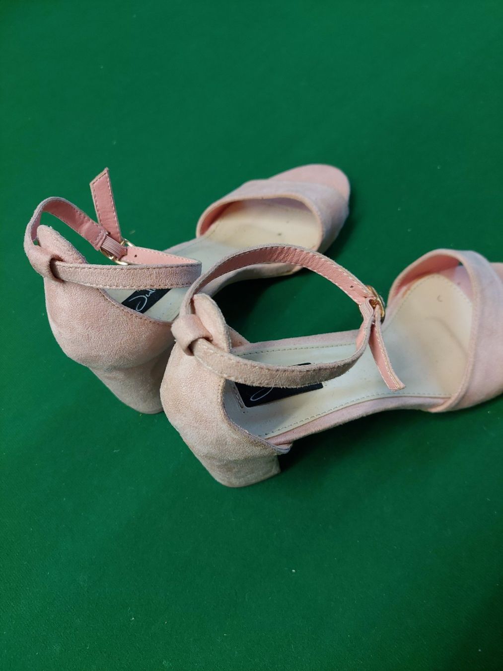 Scarpe da donna: Sandalen Grösse 38 – Usato da Wynau venduto da Meysi 1
