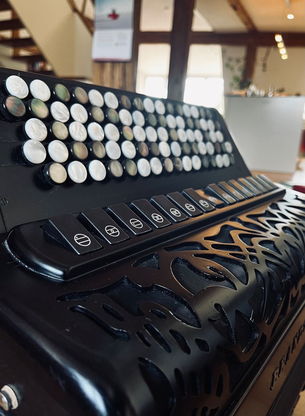 Musikinstrumente: Brandoni Mahagony 255W LI – Gebraucht aus Rapperswil SG von maminaballerina 3