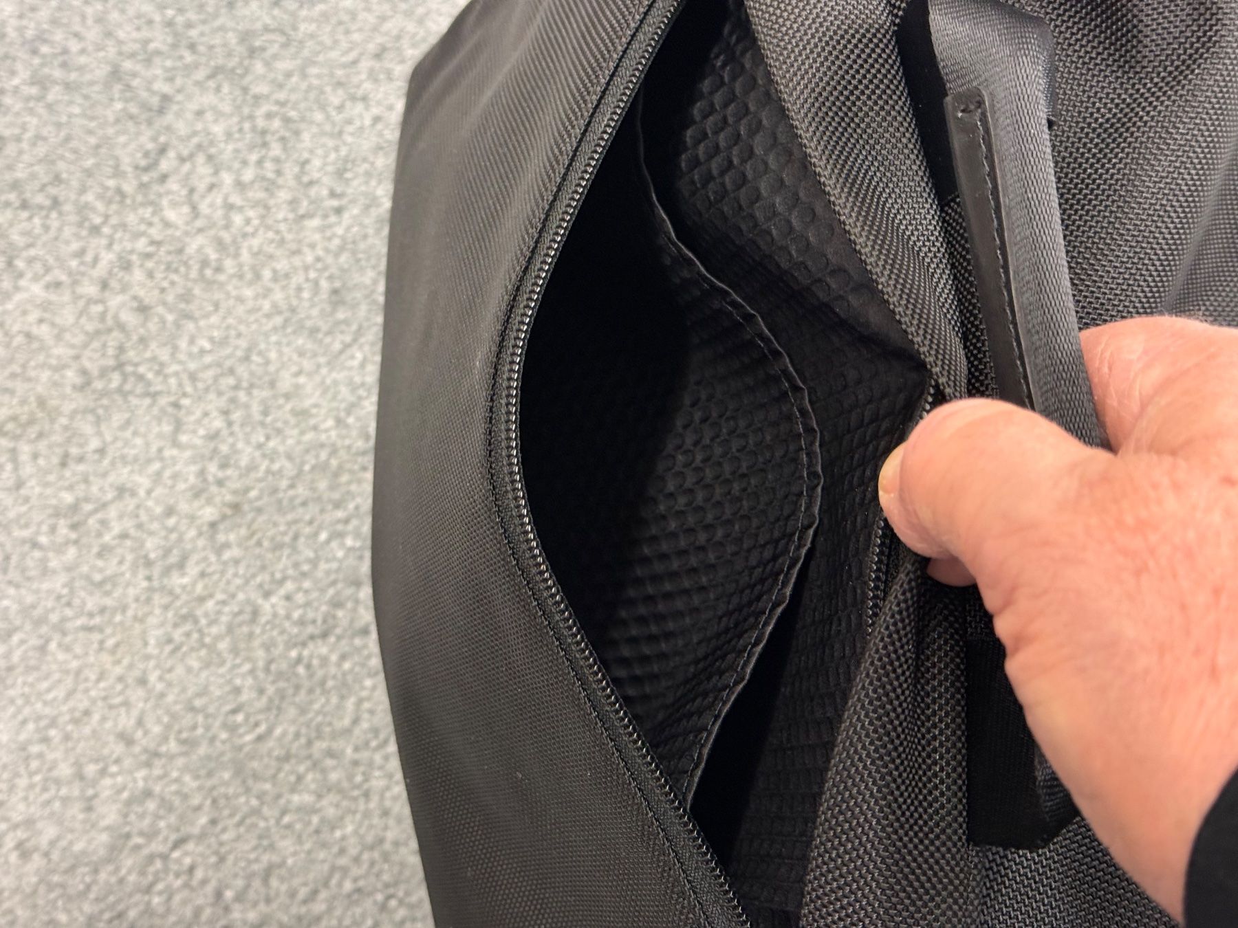 Tumi Borse: Umhängetasche Tumi Alpha Ballistic – Usato da Arlesheim venduto da auktio999 9