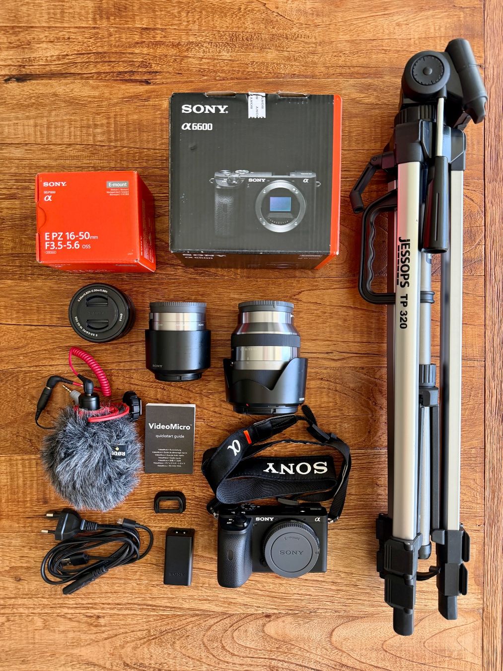 Sony Fotocamera: Sony A6600 Set mit 3 Objektiven, RØDE & Stativ – Usato da Zürich venduto da MJM12