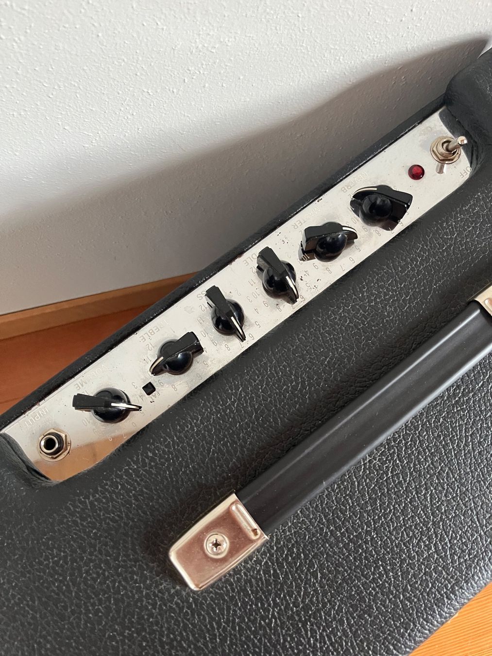 Fender Amplificateurs: FENDER BLUES JUNIOR USA – D'occasion à Tüscherz-Alfermée par foxman01 2