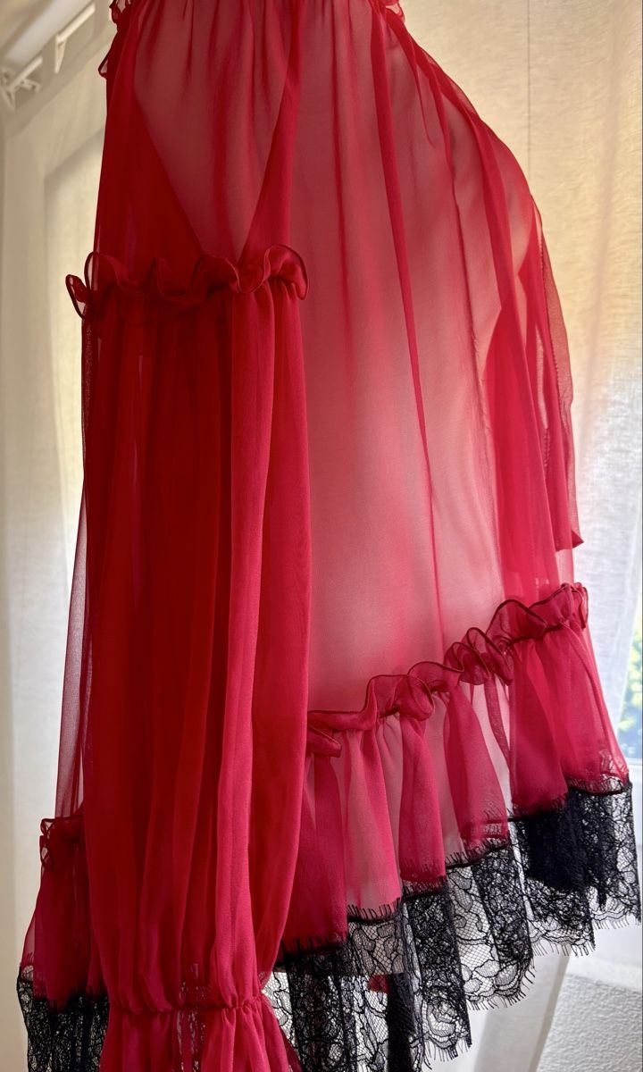 Camicette: Alberta Ferretti Rot Carmen-Bluse mit Spitze, Gr. 38/40 – Nuovo e nell'imballaggio originale da Wangen ZH venduto da tel_gxb5 6