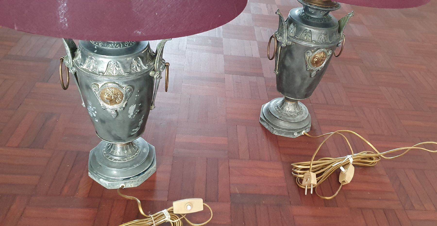 Lampade: Antike Lampen, 2 Stk., mit Lampenschirme – Usato da Kreuzlingen venduto da Rschweiz1 6