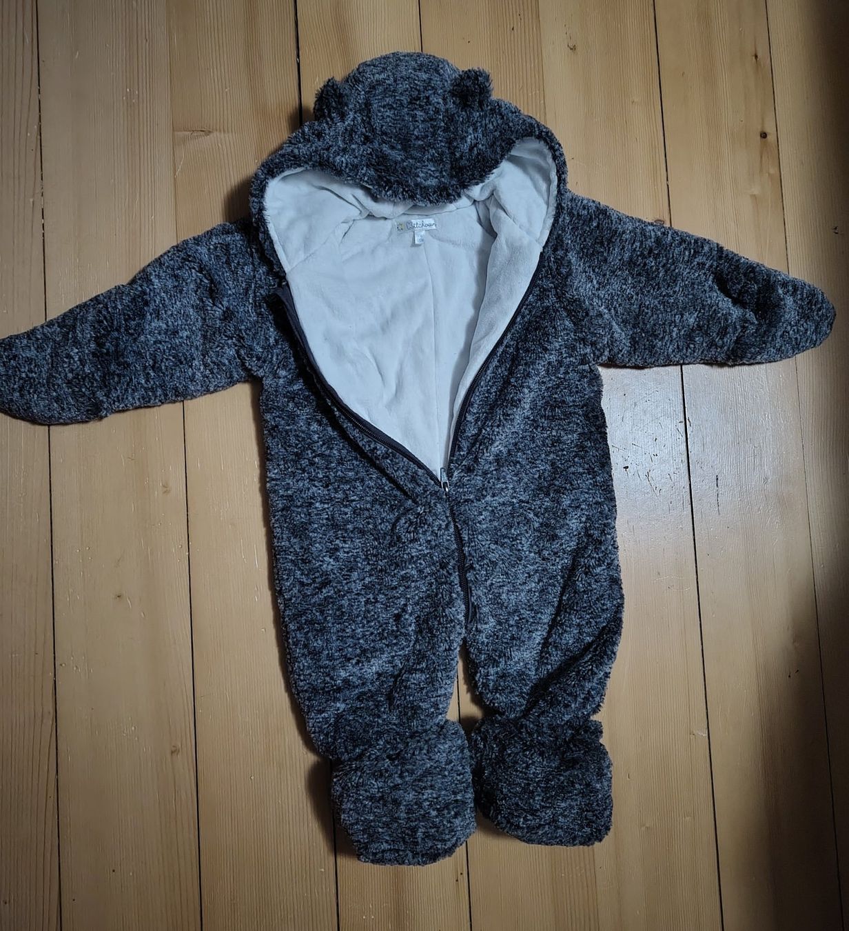 Vestes & Manteaux: Combinaison chaude bébé 6 mois – D'occasion à Conthey par Dolphin.90 1