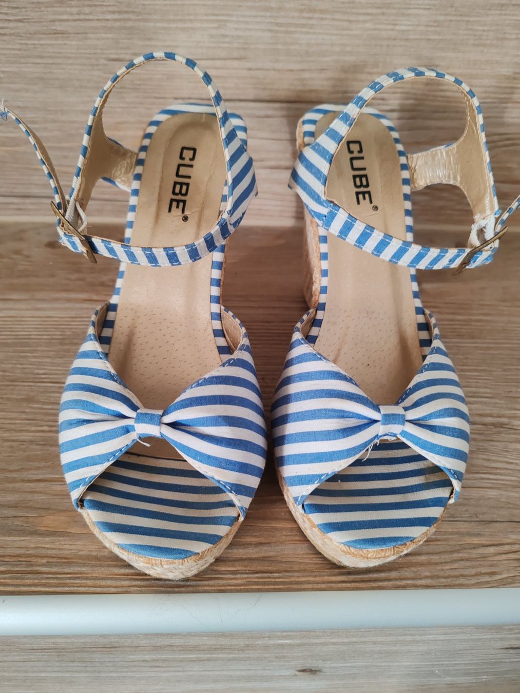 Cube Scarpe da donna: Stoffsandaletten gestreift – Usato da Egnach venduto da bgdo26 1