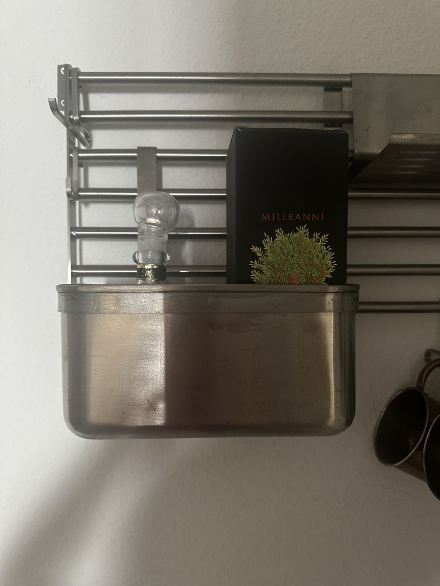 Ikea Appareils de cuisine: IKEA kitchen knife rack and rail with tubs. – D'occasion à Basel par VanBuyer2010 1