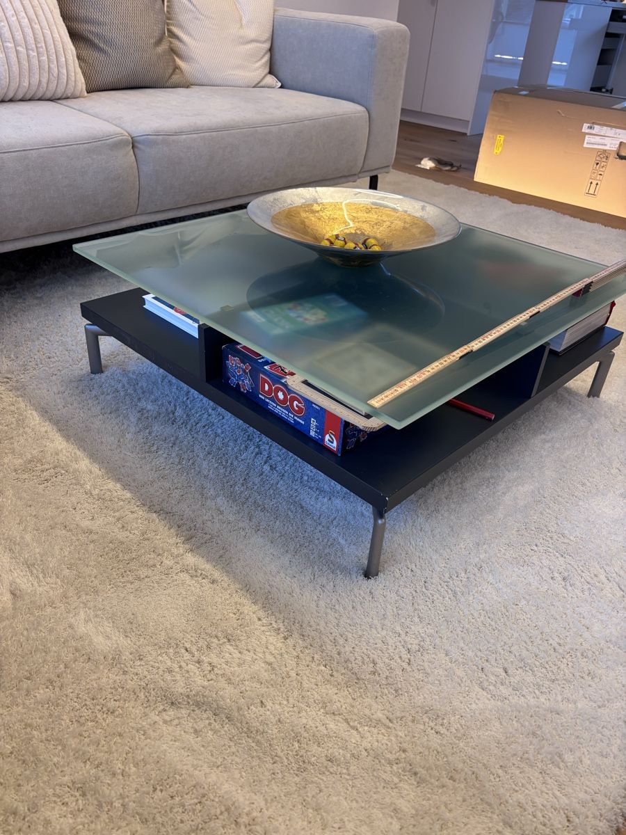 Tische: Couchtisch, Top Zustand, 80x80 cm – Neu (gemäss Beschreibung) aus Niederbüren von Est4 5