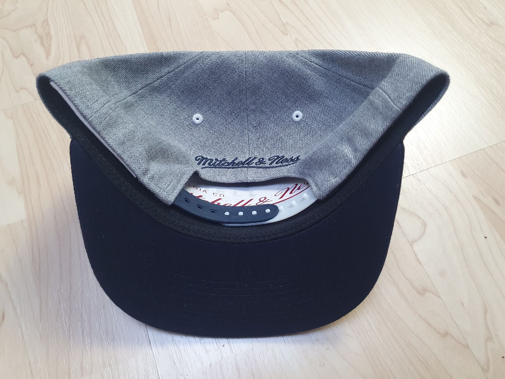 Altro in  Abbigliamento & Accessori: Mitchell & Ness Paris Saint-Germain Cap Neu ungetragen – Nuovo (secondo la descrizione) da St. Gallen venduto da CaliSunshine 4