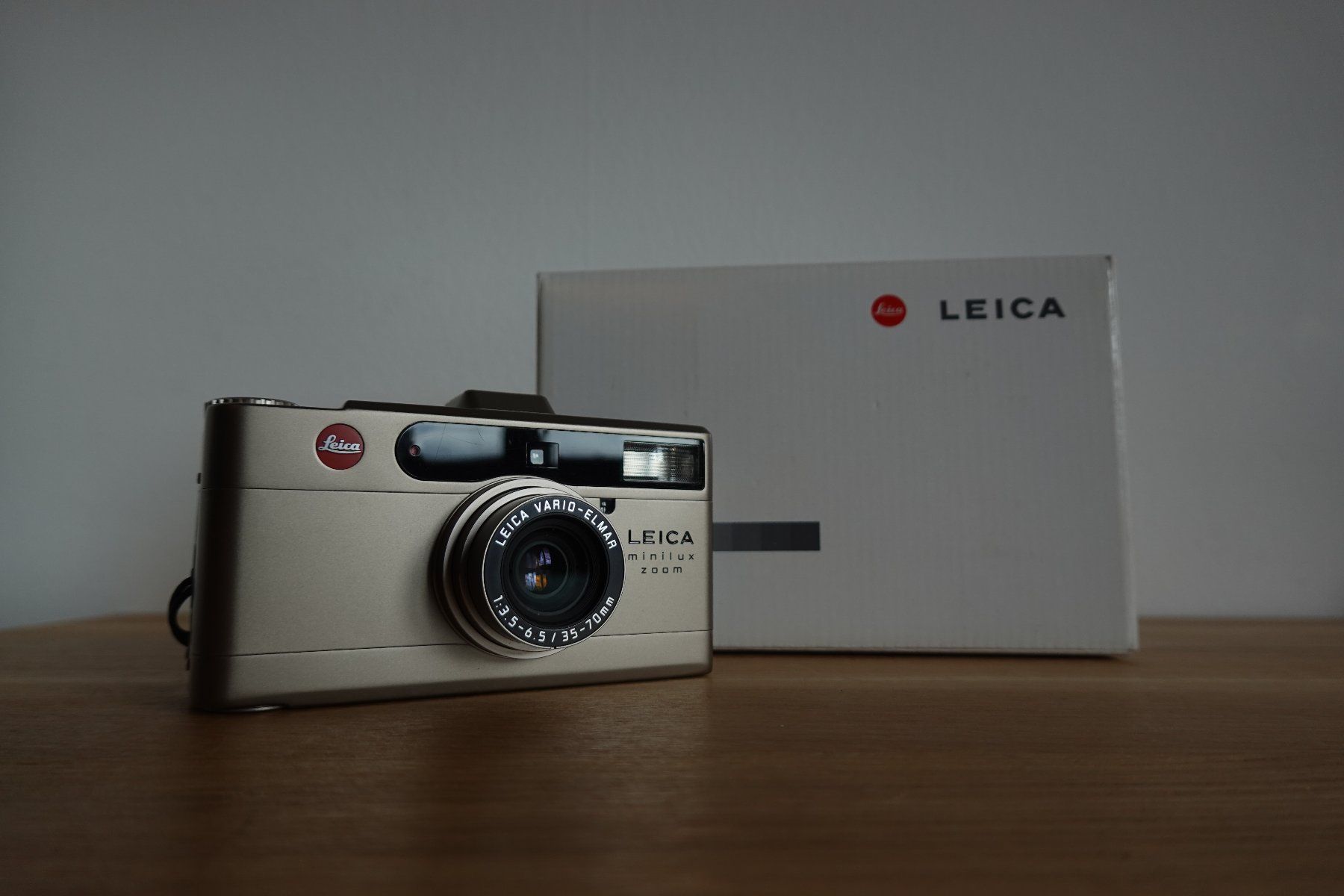 Leica Fotocamera: Leica Minilux Zoom - Titan – Nuovo e nell'imballaggio originale da Fribourg venduto da mar_9vlt
