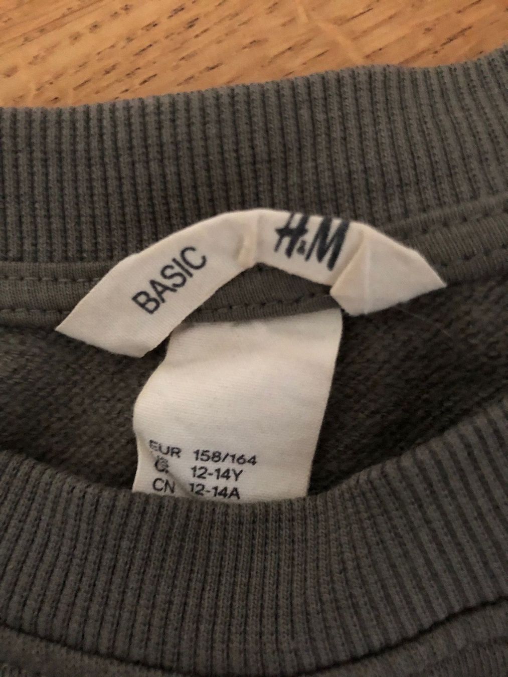 H&M Pulls et sweat-shirts: PULLOVER H&M 158/164 oliv – D'occasion à Wattwil par jopara 1
